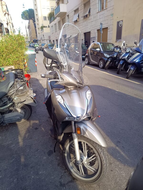 Honda SH 350 2023 - immagine 3